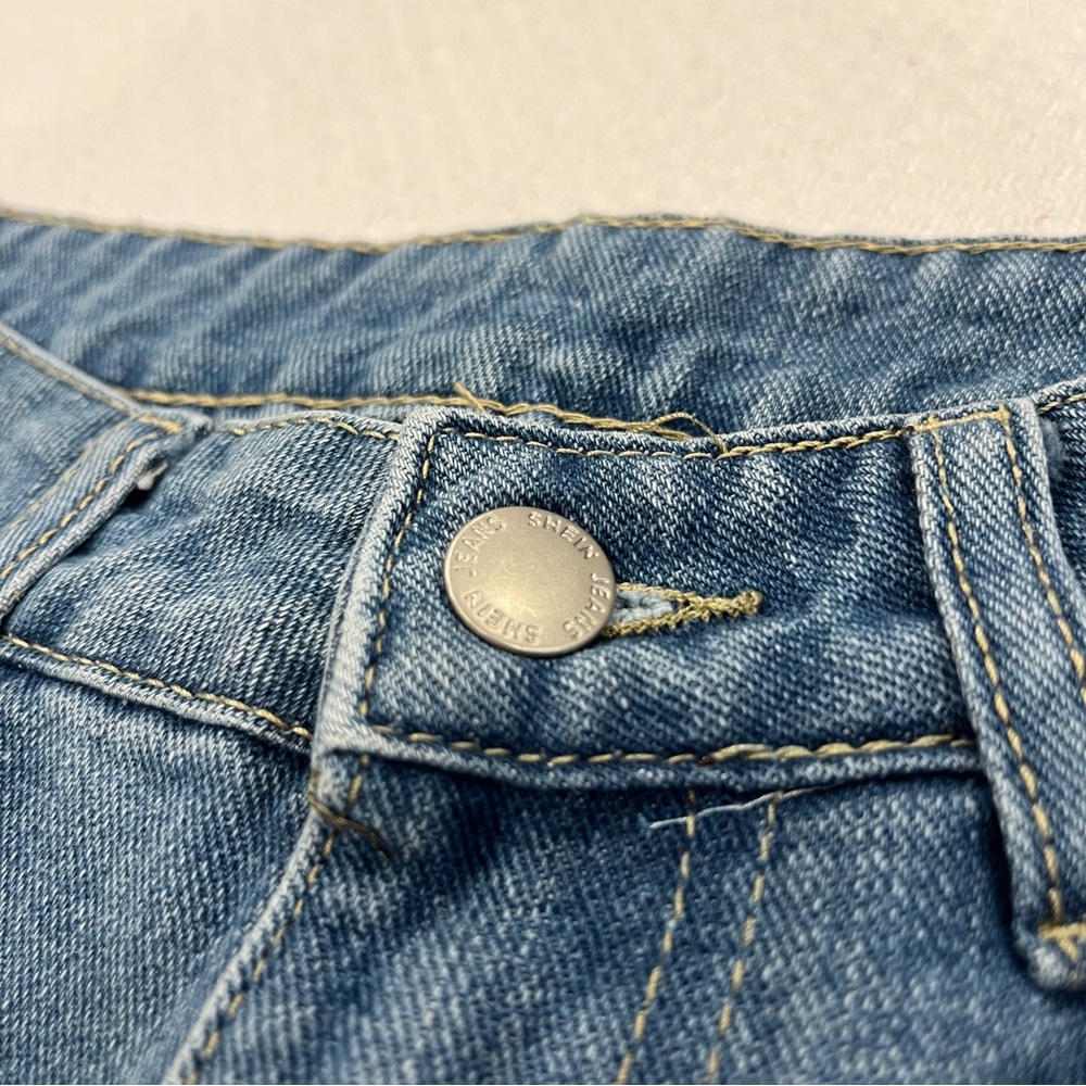 SHEIN embroidered jeans - Picture 3 of 5